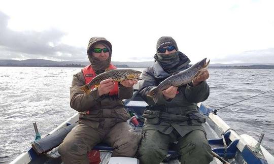 Pêchez à Galway, en Irlande, sur Jon Boat