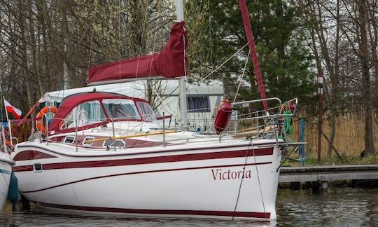 Charter 32' Test: Victoria Cruising Monohull en Giżycko, Polonia