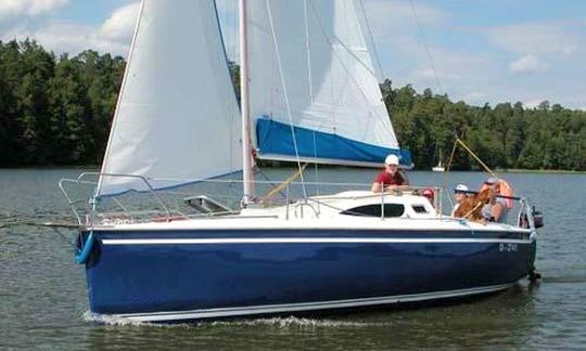 Monocasco Charter 24' Phobos Cruising en Giżycko, Polonia