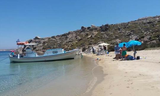 Excursions personnalisées en bateau traditionnel en bois vers la côte sud et Tragonisi ou Delos Rinia