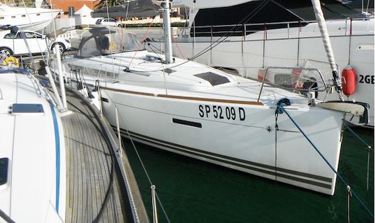 Charter 40' Jeanneau Sun Odyssey Cruising Monohull in Caorle, Italy