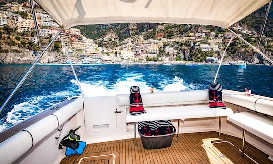 LOCATION DE BATEAU POUR LA SAINT-VALENTIN, louez un yacht à moteur Faeton 1040 Fly à Positano, en Italie, pour 6/8 personnes !