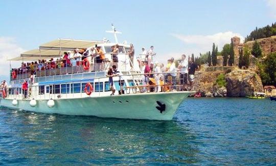 Alquile un barco de pasajeros en Ohrid, Macedonia (ARYM)