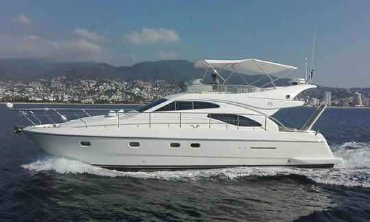 Yacht à moteur Charter Ferretti 48 à Acapulco, Mexique