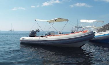 Barco inflável rígido Charter 16' Gommorizzo em Stromboli (Ilhas Eolie), Itália