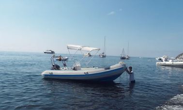 Barco inflável rígido Charter 18' Mistral em Stromboli (Ilhas Eólie), Itália