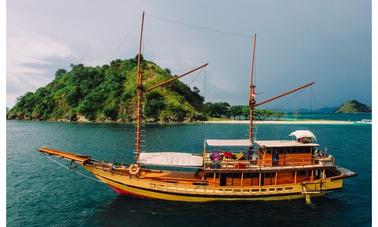 Gulet rental in Komodo