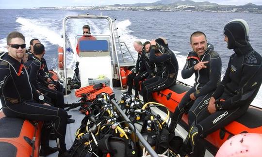 Barco de mergulho em Ponta Delgada