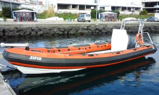 Barco de mergulho em Ponta Delgada