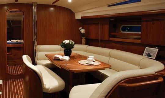 Charter 45' Sun Odyssey Cruising Monohull em Vigo, Espanha