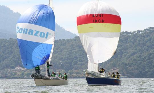 Rent a 5 person Daysailer in Valle de Bravo, Mexico