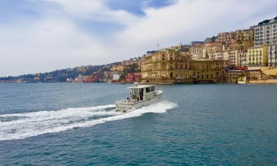 Carta de pesca na cabine TR 29 Cuddy em Napoli, Campania, com o capitão Vincenzo