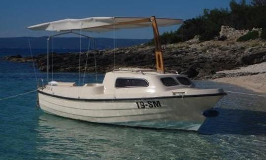 17' Ven 501 Cabin Rental For 6 People in Sumartin, Brac