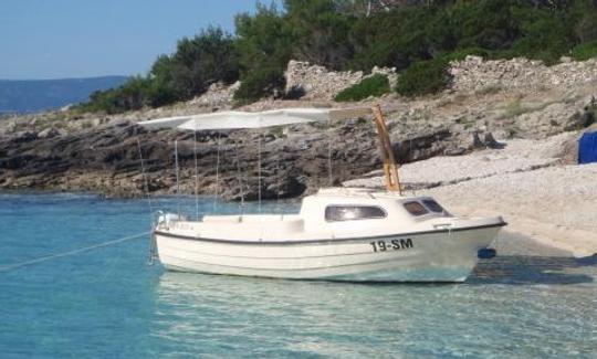 17' Ven 501 Cabin Rental For 6 People in Sumartin, Brac