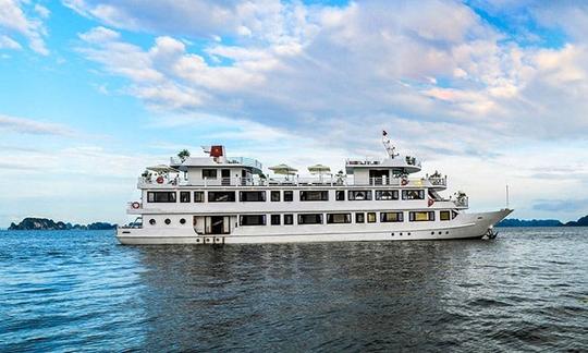 Croisière de 2 ou 3 jours sur une jonque au départ d'Ha Long, au Vietnam