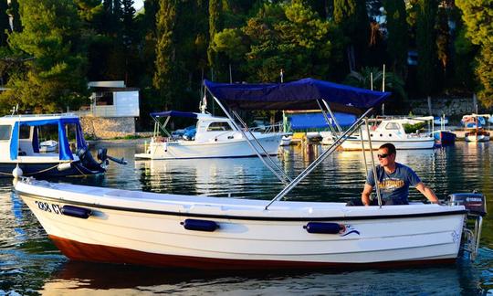 Dia emocionante de navegação em Cavtat, Croácia, com este bote