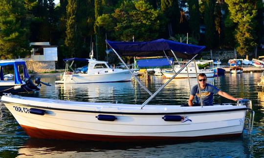 Dia emocionante de navegação em Cavtat, Croácia, com este bote