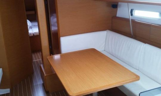 10 pessoas, 43' Sun Odyssey - Sonata Cruising Monohull em Sukošan, Croácia, para alugar