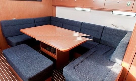 Incrível NAVARINO Bavaria Cruiser disponível para aluguel em Lavrio, Grécia