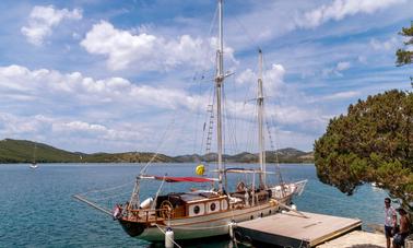 Aluguer de veleiro de madeira de 1968 em Zadar, Croácia