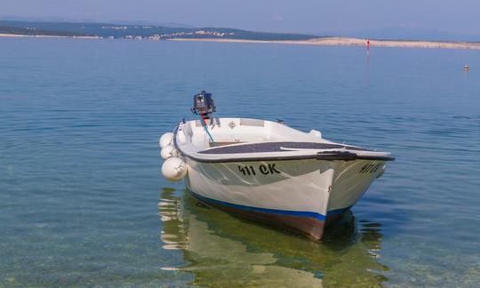 Alugue um pequeno bote em Crikvenica, Croácia