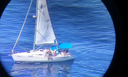 Réservez un yacht Bavaria Cruiser de 37 pouces aux Açores, au Portugal, pour 6 personnes !