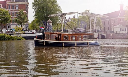 Location de bateau privé sur le canal « Elisabeth » à Amsterdam