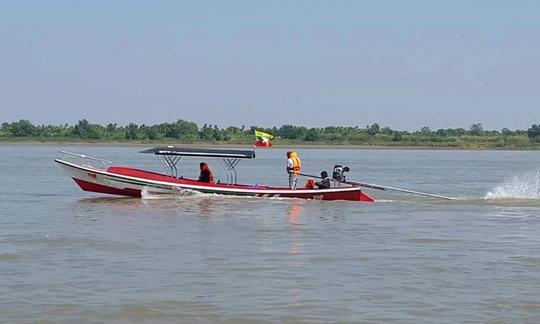 Profitez d'excursions en bateau à Yangon, au Myanmar, sur un bateau pour 10 personnes