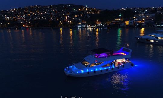 Motor Yacht for 30 People Ready to Rent in İstanbul