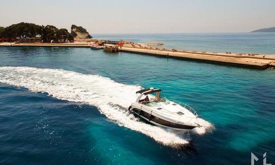 Location d'un yacht à moteur Chaparral Signature de 37 pieds à Budva, Monténégro