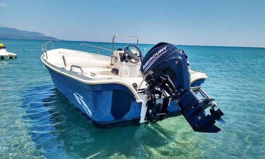 ギリシャのサモス島ポトカキビーチにあるセンターコンソールのレンタル