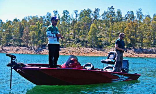 Disfruta de la pesca en este barco Jon para 4 personas en Alange, España