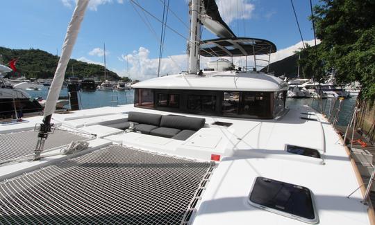 Belle expérience de croisière sur le catamaran Lagoon 560 S2 « Ellen Sophia » à Phuket, en Thaïlande