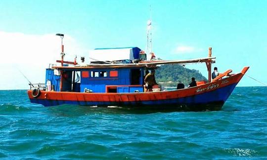 Viagem de pesca memorável em Satun, Tailândia, a bordo do Traditional Trawler para 8 pessoas