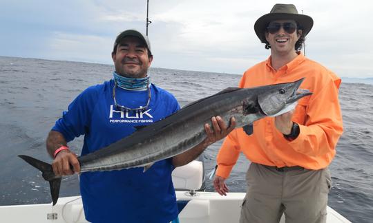 ¡Emocionante aventura de pesca o placer en Herradura, Costa Rica!