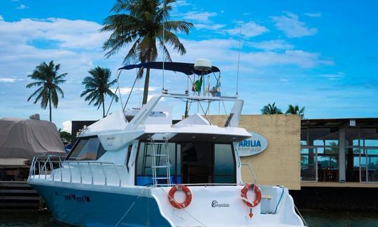 Louez un yacht à moteur de 54 pieds à Cabo Frio, au Brésil, pour un maximum de 20 personnes