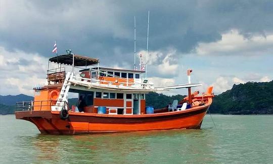 Tenha uma incrível experiência de pesca em Satun, Tailândia, na traineira tradicional