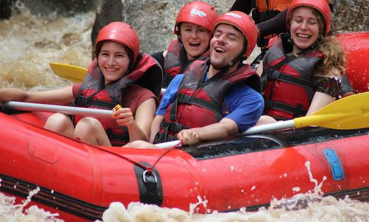 Rafting em águas brancas em Chiang Mai em Mae Taeng