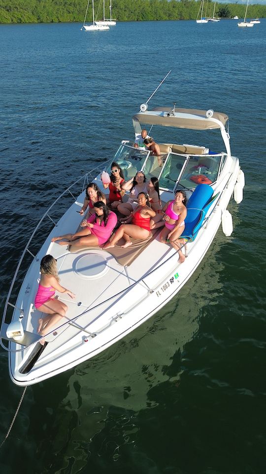 ¡Excelente crucero de 37 pies para un día divertido en el agua!