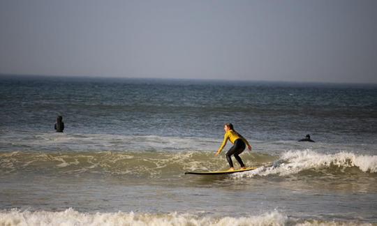 ¡Aprende a surfear con nuestros entrenadores experimentados y calificados!