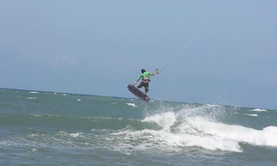 Sortez à l'extérieur ! Apprenez le kitesurf avec un instructeur professionnel au Maroc