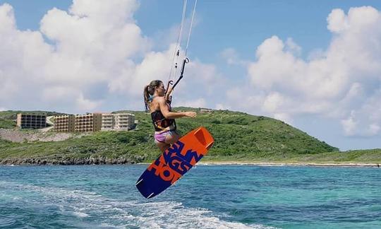 Leçon de kitesurf avec un instructeur certifié IKO à Saint-Kitts-et-Nevis