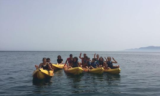 Kayaks disponibles à la location à Al Hoceima, Maroc