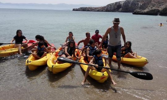 Kayaks disponibles à la location à Al Hoceima, Maroc