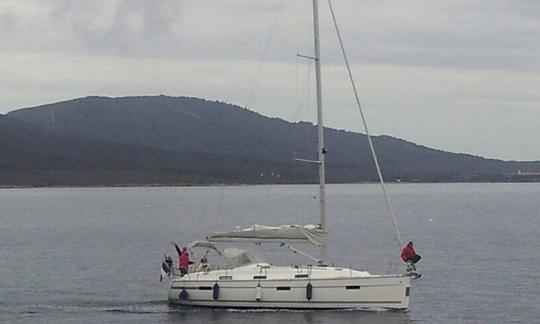 Frete de monocasco de cruzeiro Bavaria Cruiser 36 para 4 pessoas em Maristella, Sardenha