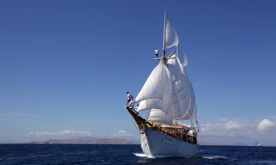 Live An Incredible Sailing Experience in Labuanbajo, Indonesia