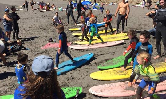 Reserve aulas de surf na praia de Algarrobo por 1:30 horas!