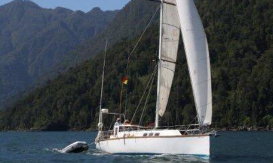 42 ft Lakutaia Cruising Monohull Charter for 5 People in Dalcahue, Chile