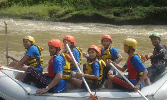 Are You Ready To Get Wet? Book a Rafting Trip With Us!