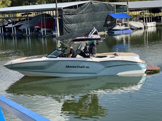 Navegue com a família e os amigos! 2023 MasterCraft Wake Boat - A Colônia, Texas